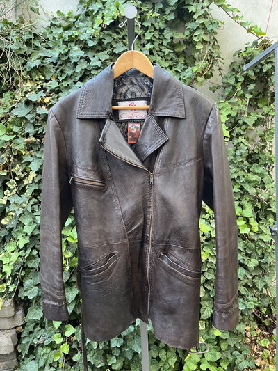 Campera de cuero marrón 