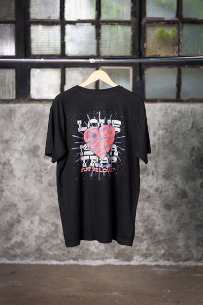 Remera over LOVE