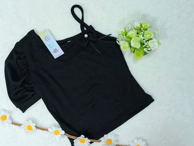 Musculosa loli moño en hombro 