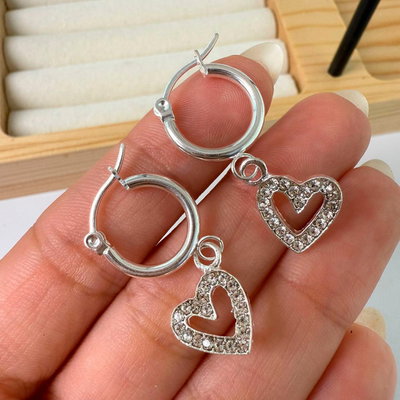 ARGOLLAS DIJE CORAZON CALADO PIEDRITAS BLANCAS