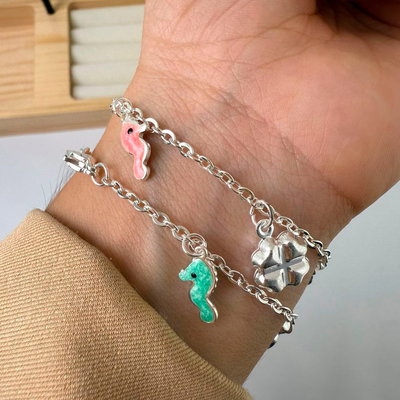 PULSERA CABALLITOS DE MAR COLORIDOS TREBOL INFLADOS