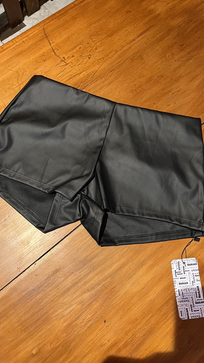 Short BÁSICO 