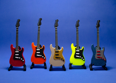 Guitarra Mini Premium Figura Stratocaster + Soporte E3D
