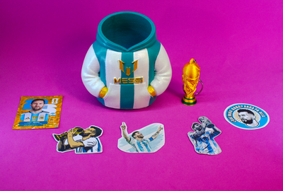 Combo Lapicero Messi Porta Lápices Argentina + Llavero Copa del Mundo + Stickers