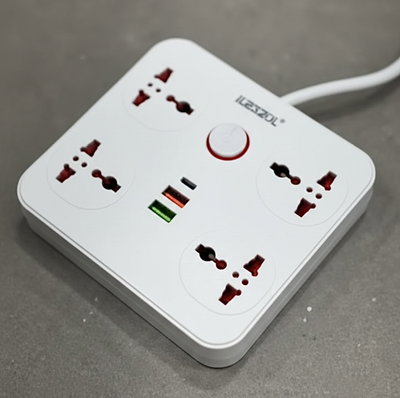 Adaptador cuadrado 4 tomas 2 usb 1 tipo C 