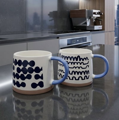 Taza de cerámica ondas manija celeste 