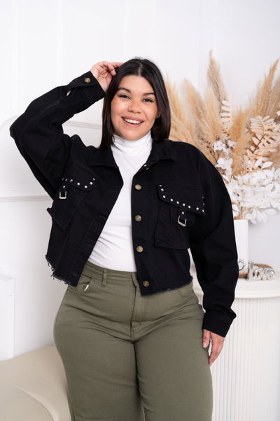 Campera Mom Negra c/Tachas Rígido 