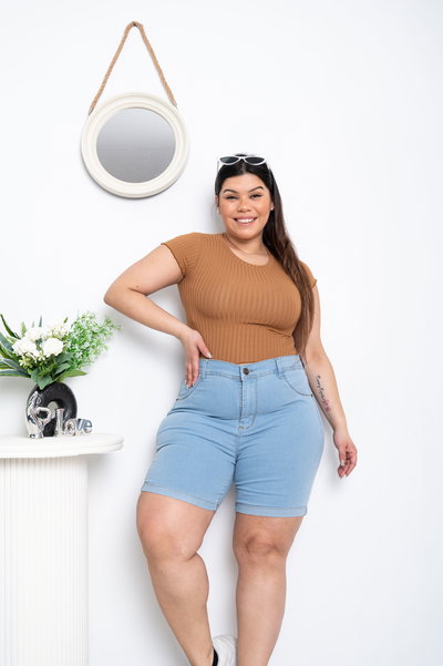 Short Biker Celeste Elastizado 
