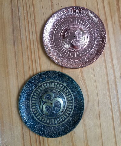 Porta Sahumerio Om Metal Platito 