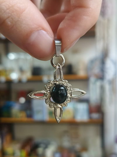 Dije Nudo de Bruja con Onix 