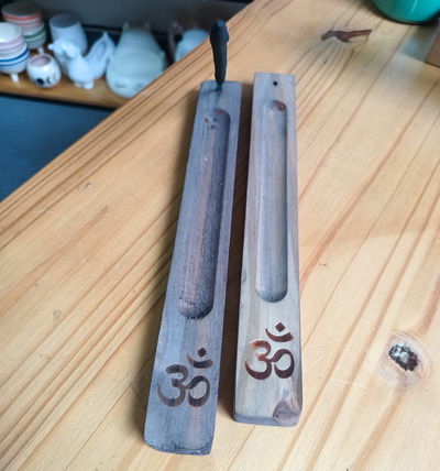 Porta Sahumerio Om Madera 