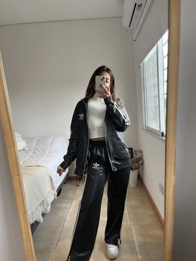CONJUNTO DEPORTIVO NEGRO ENGOMADO