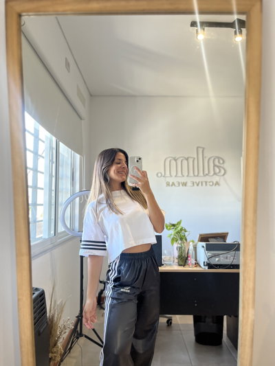 PANTALÓN OVER NEGRO SÍMIL ENGOMADO