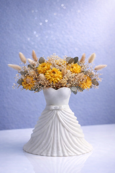 Arreglo floral + florero vestido de novia