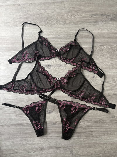 Conjunto Berlín Negro flores rosas