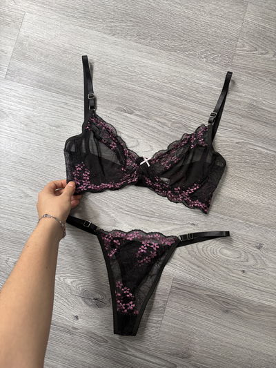 Berlín Negro flores rosas