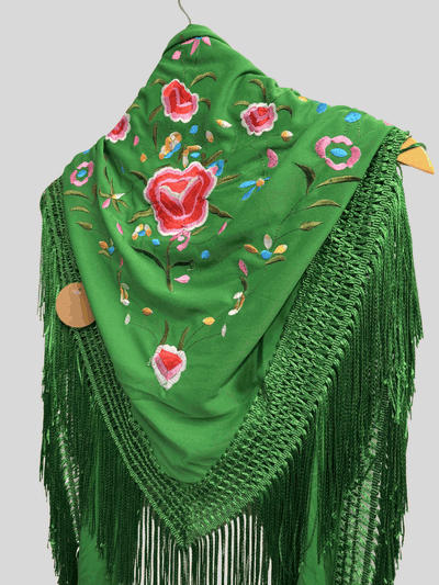 Mantoncillo español bordado