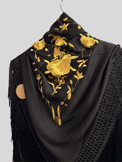 Mantoncillo español bordado