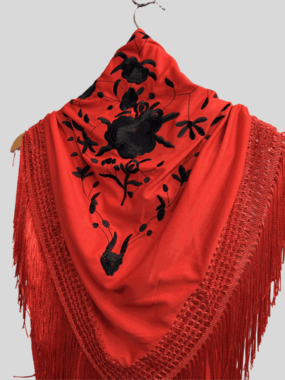 Mantoncillo español bordado