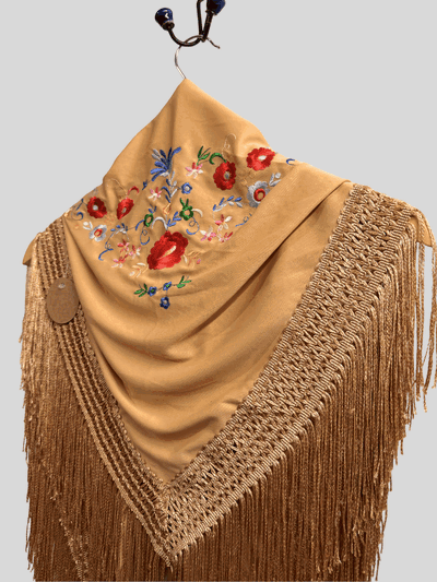 Mantoncillo español bordado