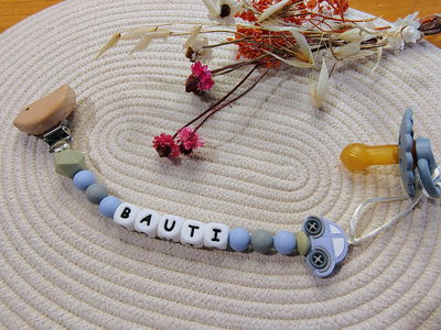 Portachupete con broche de madera