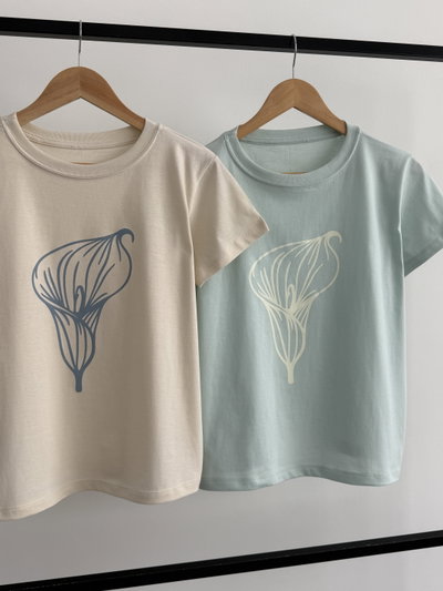 REMERA "LIRIO"