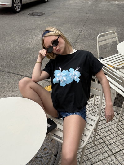 REMERA "BLUE FLOWERS"