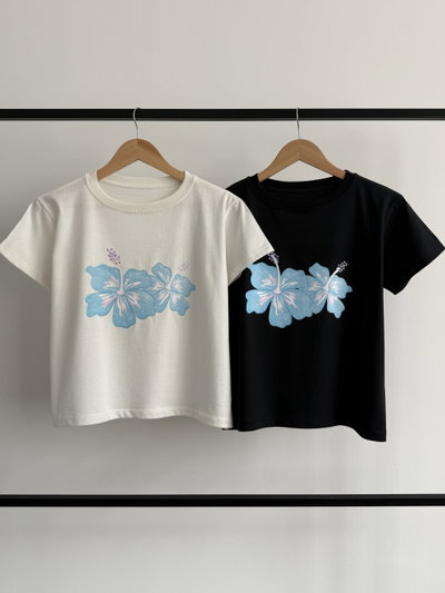 REMERA "BLUE FLOWERS"
