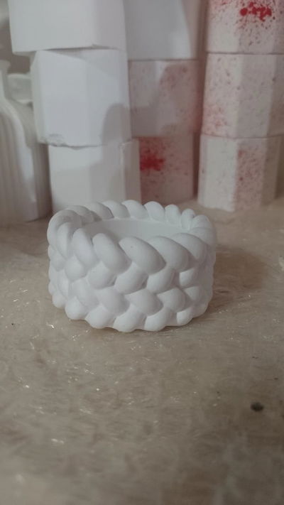 Pieza de Yeso MACETA O PORTA VELA TRENZADO