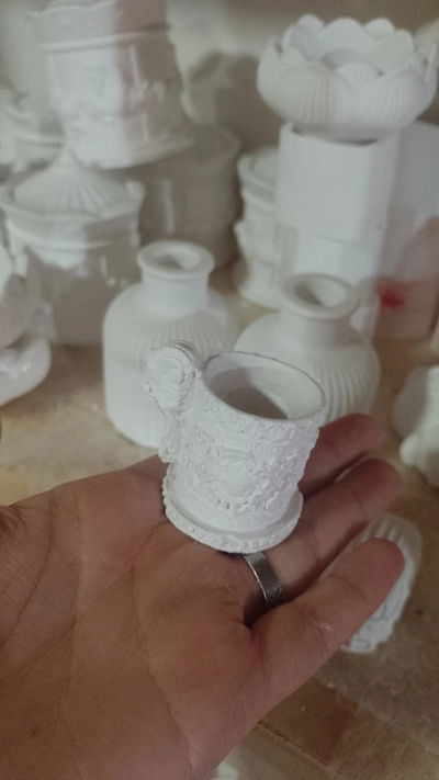 Pieza de Yeso tacita con detalles