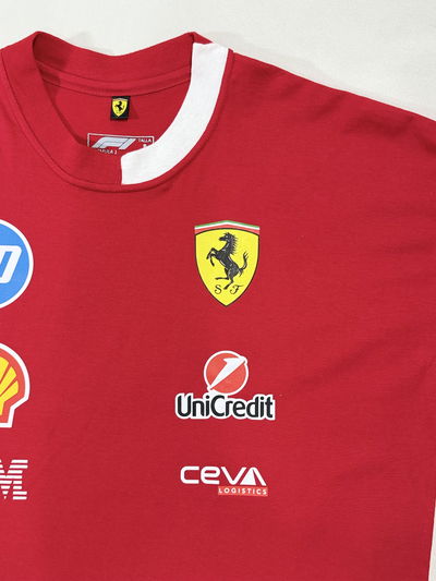 REMERA FERRARI OVERSIZE 2025