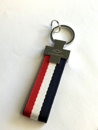 LLAVERO METAL CON BANDERA CHEVROLET