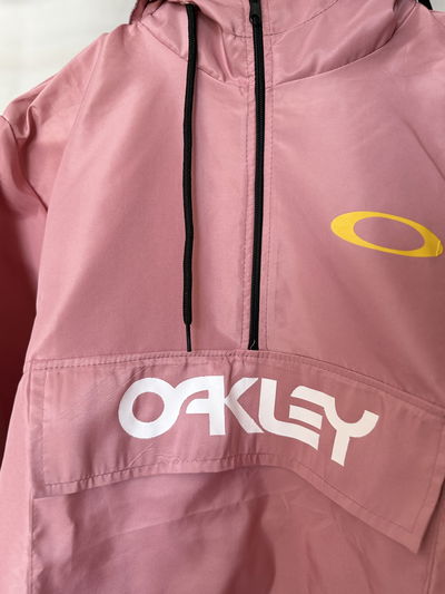 BUZO ROMPEVIENTOS OAKLEY