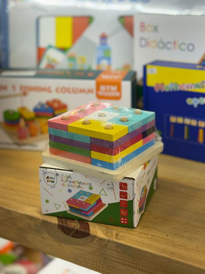 Cubo rompecabezas de encastre