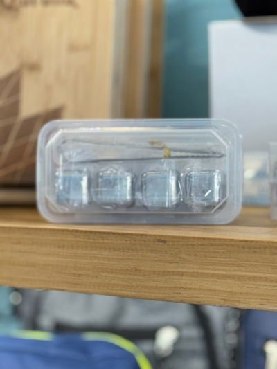 Cubos acero x4 + Pinza en caja