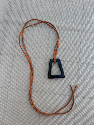 COLLAR RECTANGULO RESINA