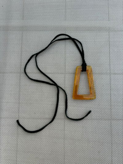 COLLAR RECTANGULO RESINA