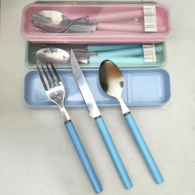 set de cubiertos de acero