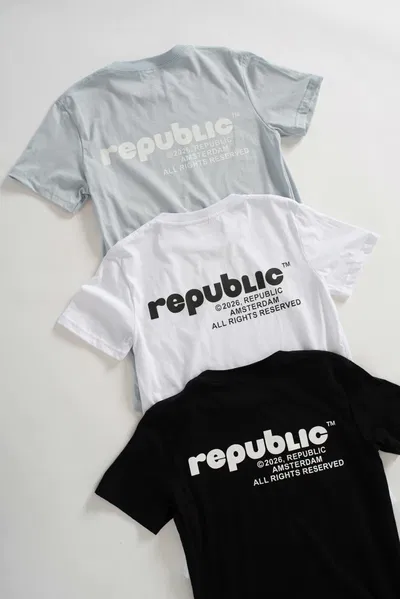 REMERA REGULAR "REPUBLIC"