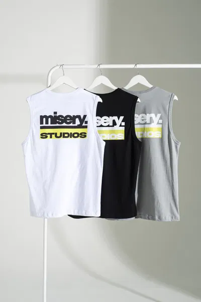 MUSCULOSA SIN MANGA "MISERY STUDIOS"