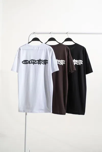 REMERA OVERSIZED "OUTCAST"