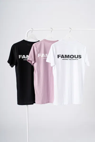 REMERA REGULAR "FAMOUS"