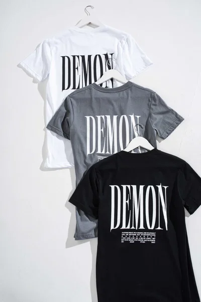 REMERA REGULAR "DEMON"