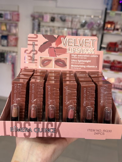 Labial en barra velvet lipstick. Rimera Quince 