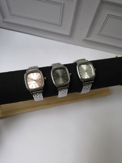 RELOJ CAMELIA PLATEADO