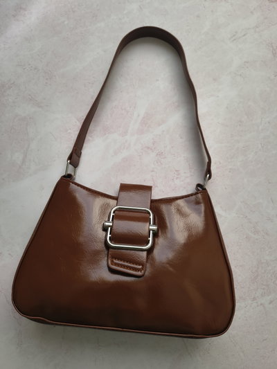 CARTERA BAGUETTE LUNA MARRÓN CLARO