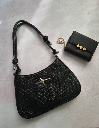 CARTERA BAGUETTE AMBAR NEGRO