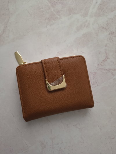 B. POCKET AMANDA SUELA 