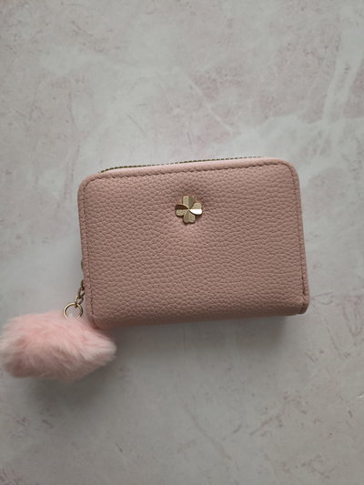 B. POCKET TARJETERO ROSA 