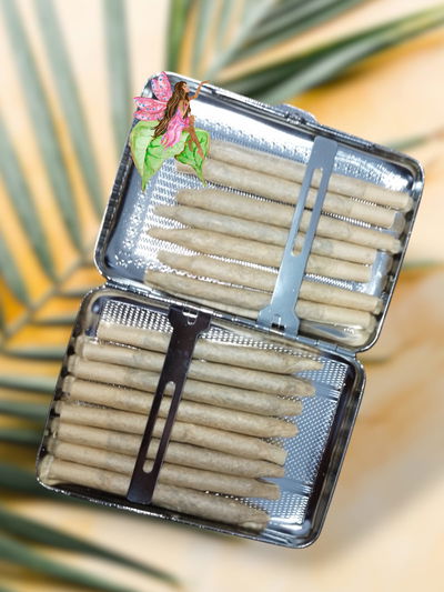 Cigarrera metalica con 16 cigarrillos